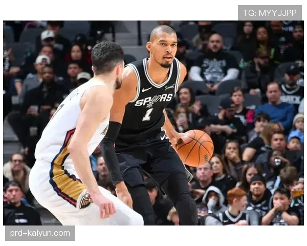 致敬传奇:马刺主场播放GDP组合纪念短片,文班亚马场边观看 致敬传奇:马刺主场播放GDP组合纪念短片,文班亚马场边观看